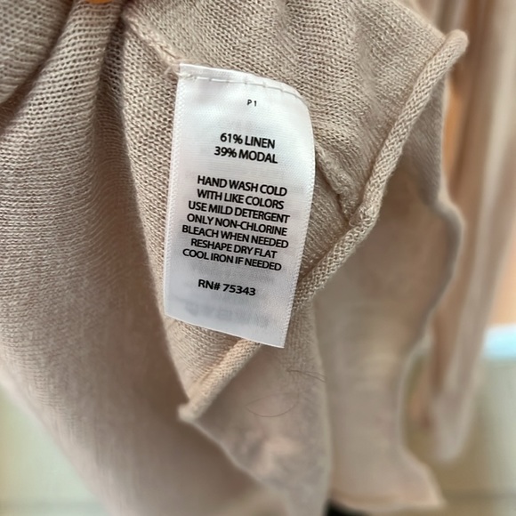 2 Tahari  lightweight shawl size large - Picture 7 of 12